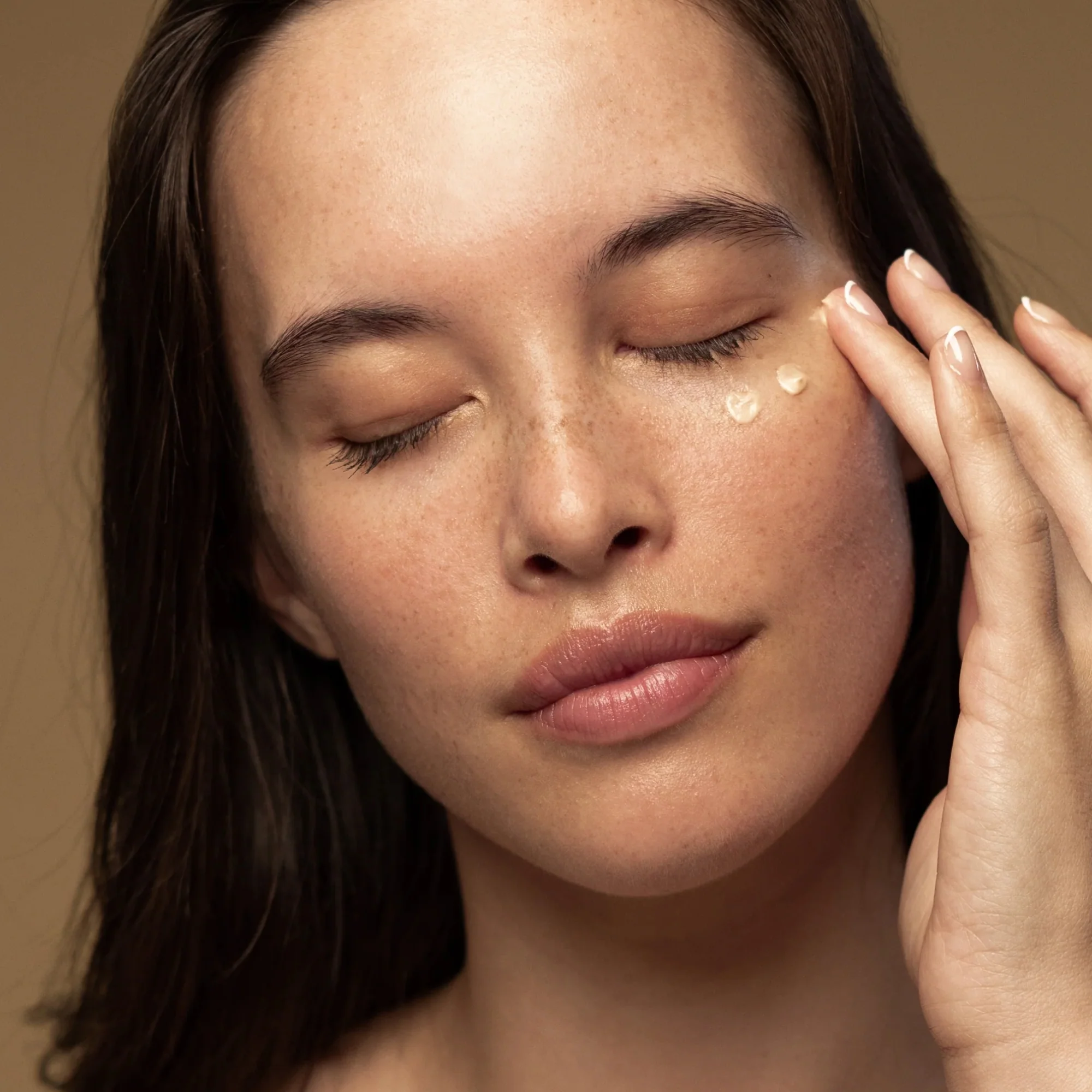 Antipodes Kiwi Seed Gold Luminous Eye Cream - Image 3