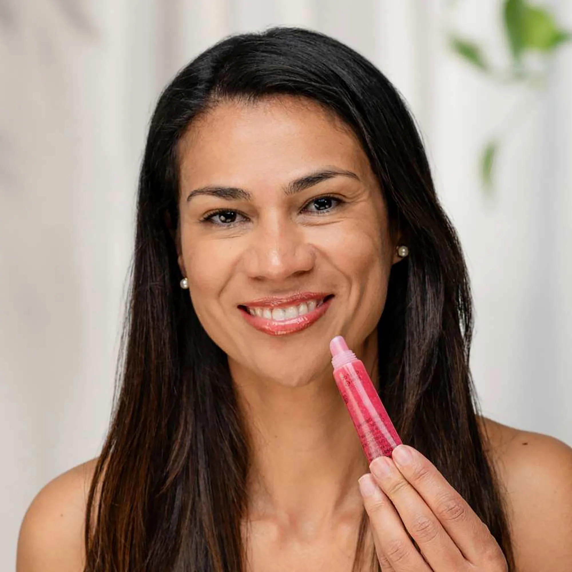 Evolve Bio-Retinol Glossy Lip Oil - Image 2