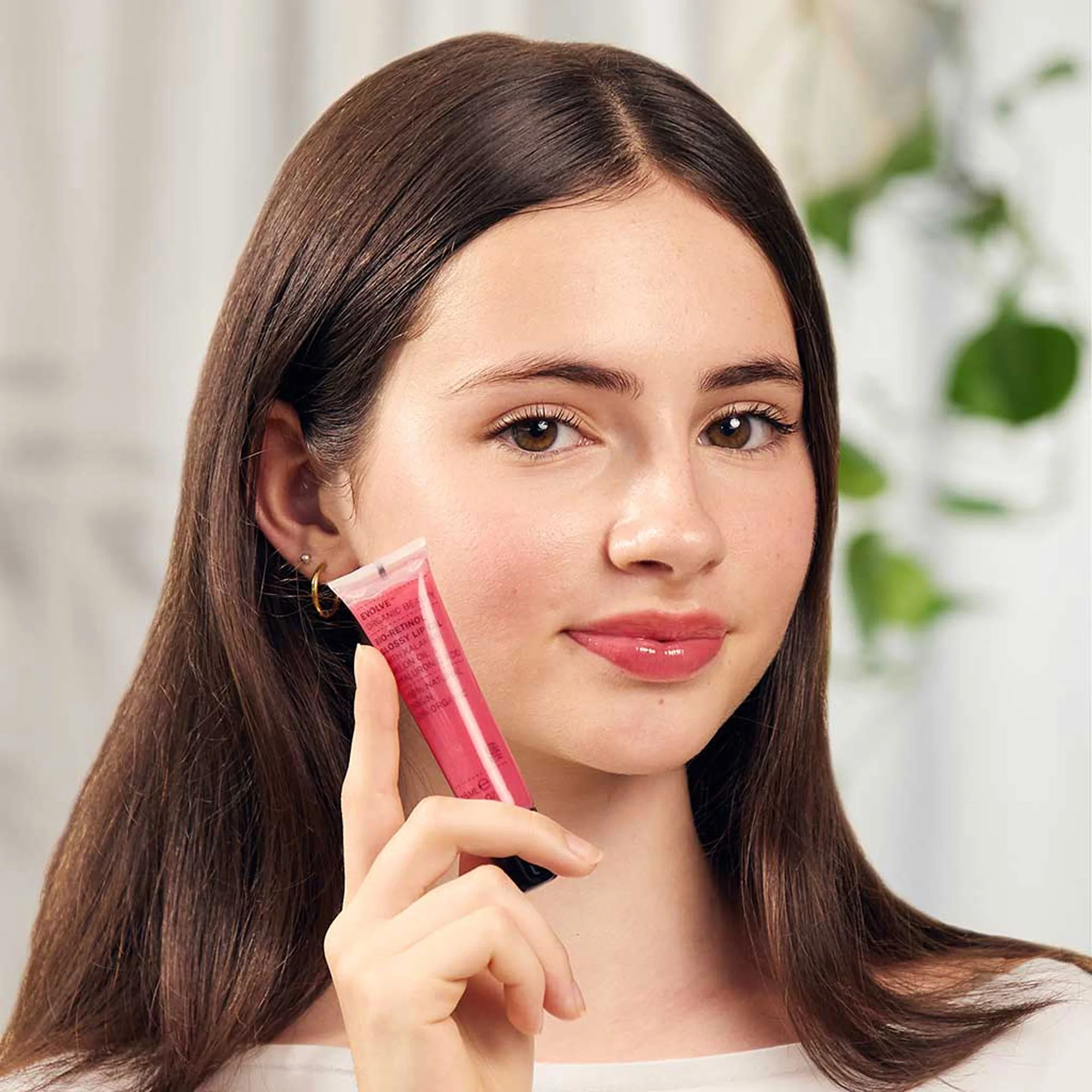 Evolve Bio-Retinol Glossy Lip Oil - Image 3
