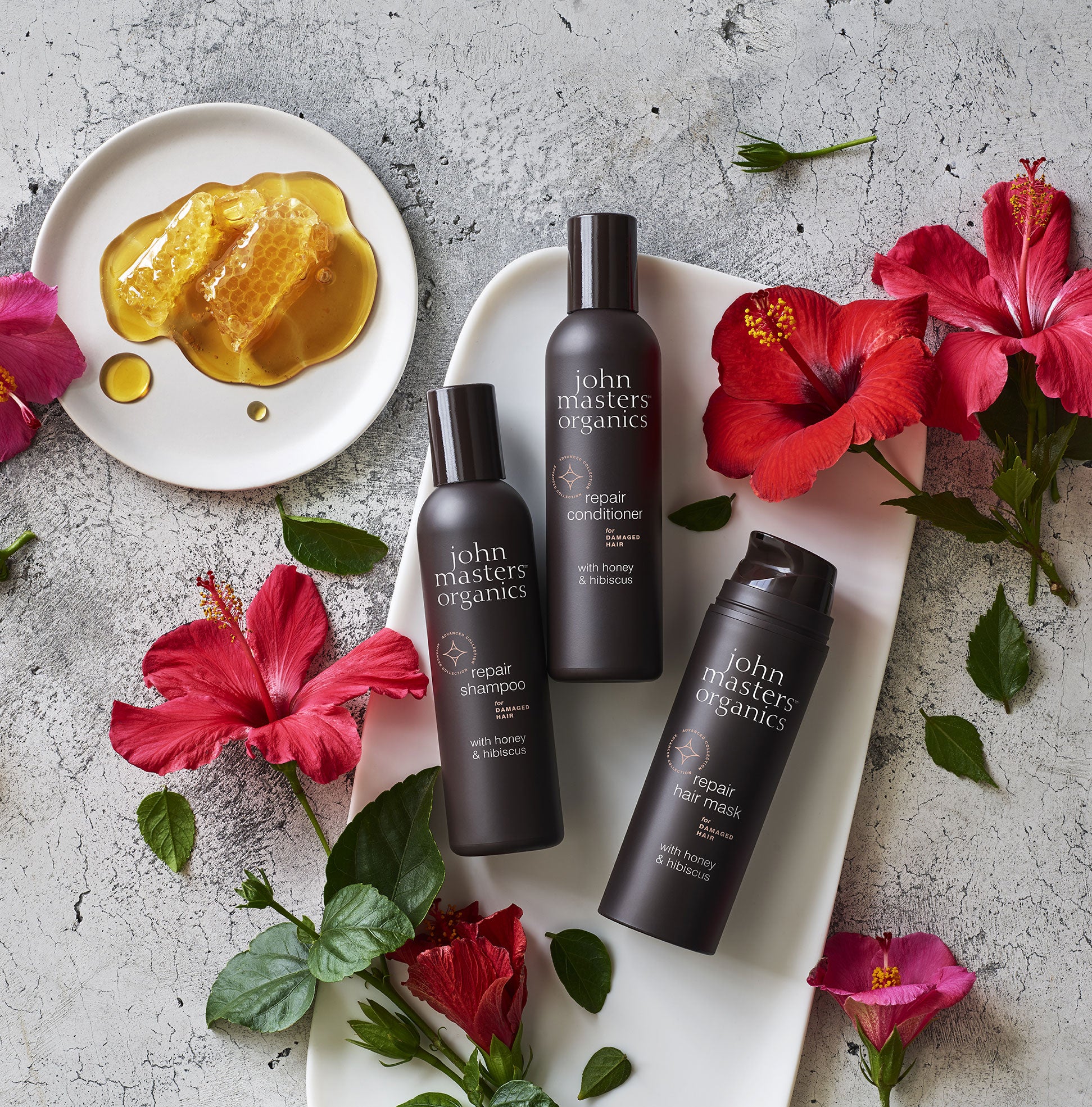 John Masters Intensive Repair Shampoo With Honey & Hibiscus - Image 2