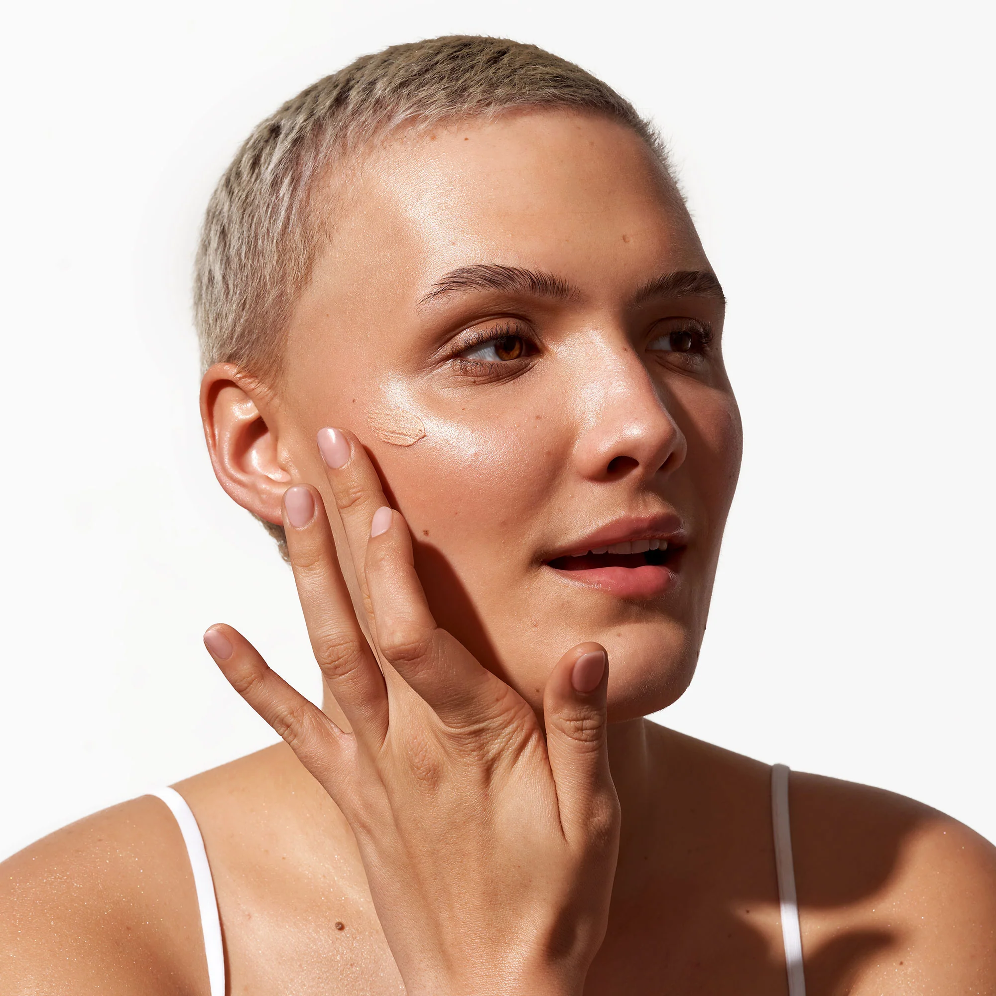 Oio Lab Hyperfresh Balm Skin Enhancing Highlighter - Image 4