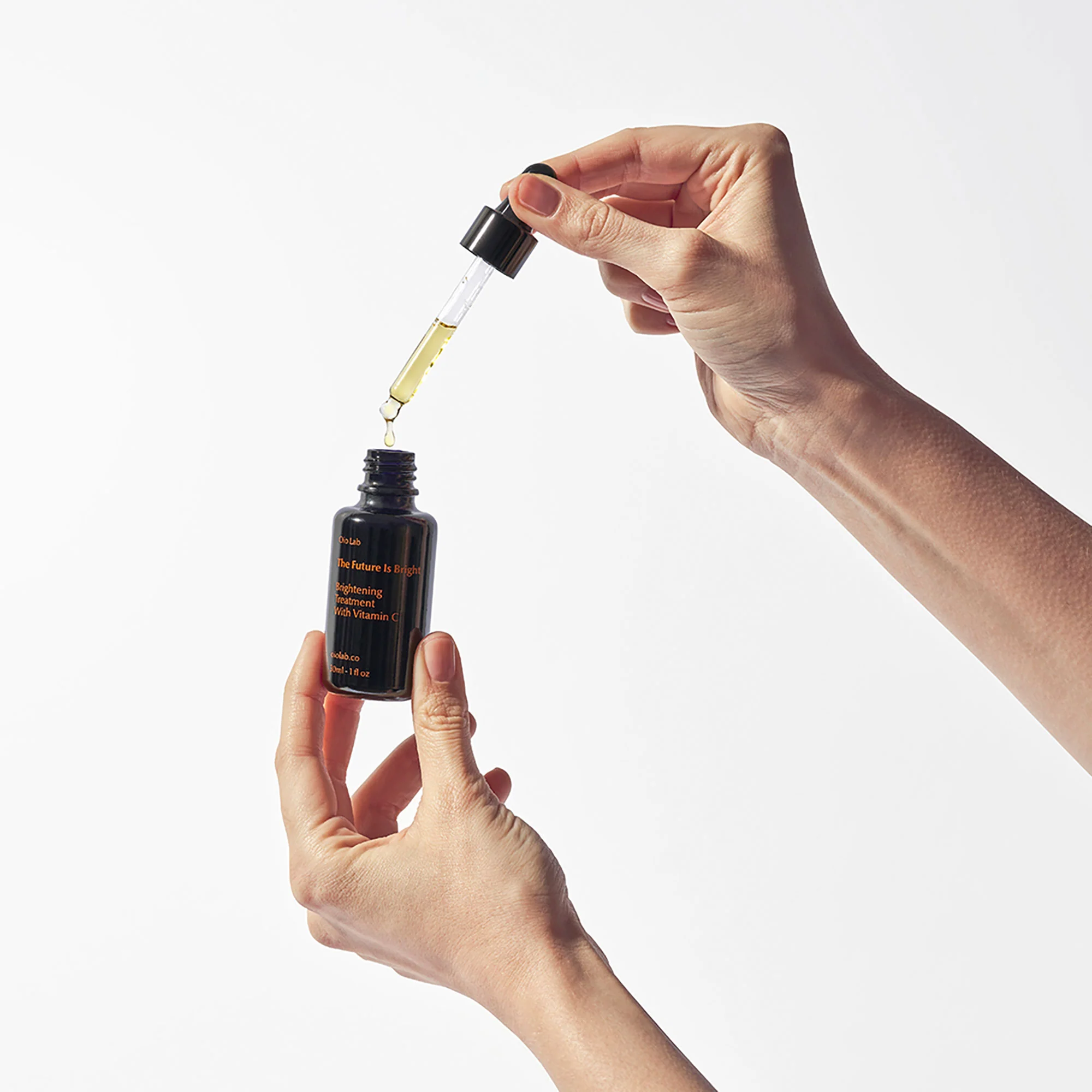 Oio Lab The Future Is Bright - Brightening Facial Oil - Image 4