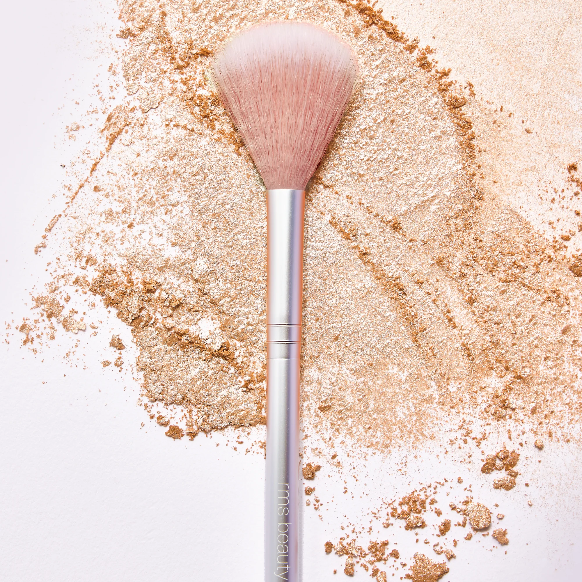 Rms Beauty Skin2Skin Classic Fan Brush - Image 3