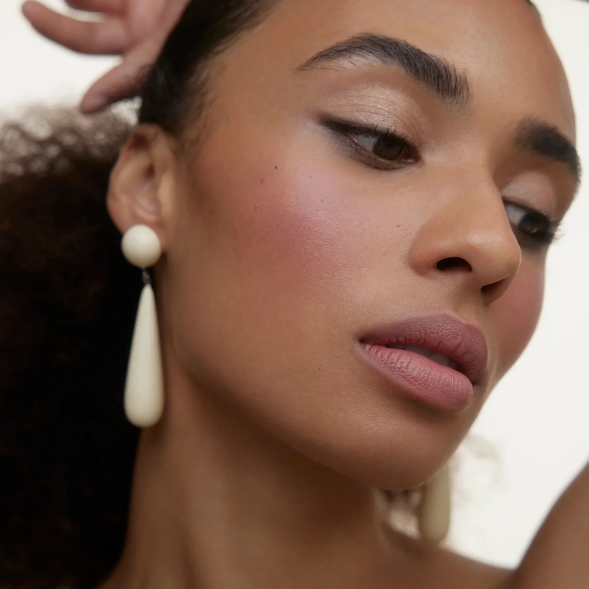 Wonderblush La Lumière Liquid Eye Shadow - Image 10