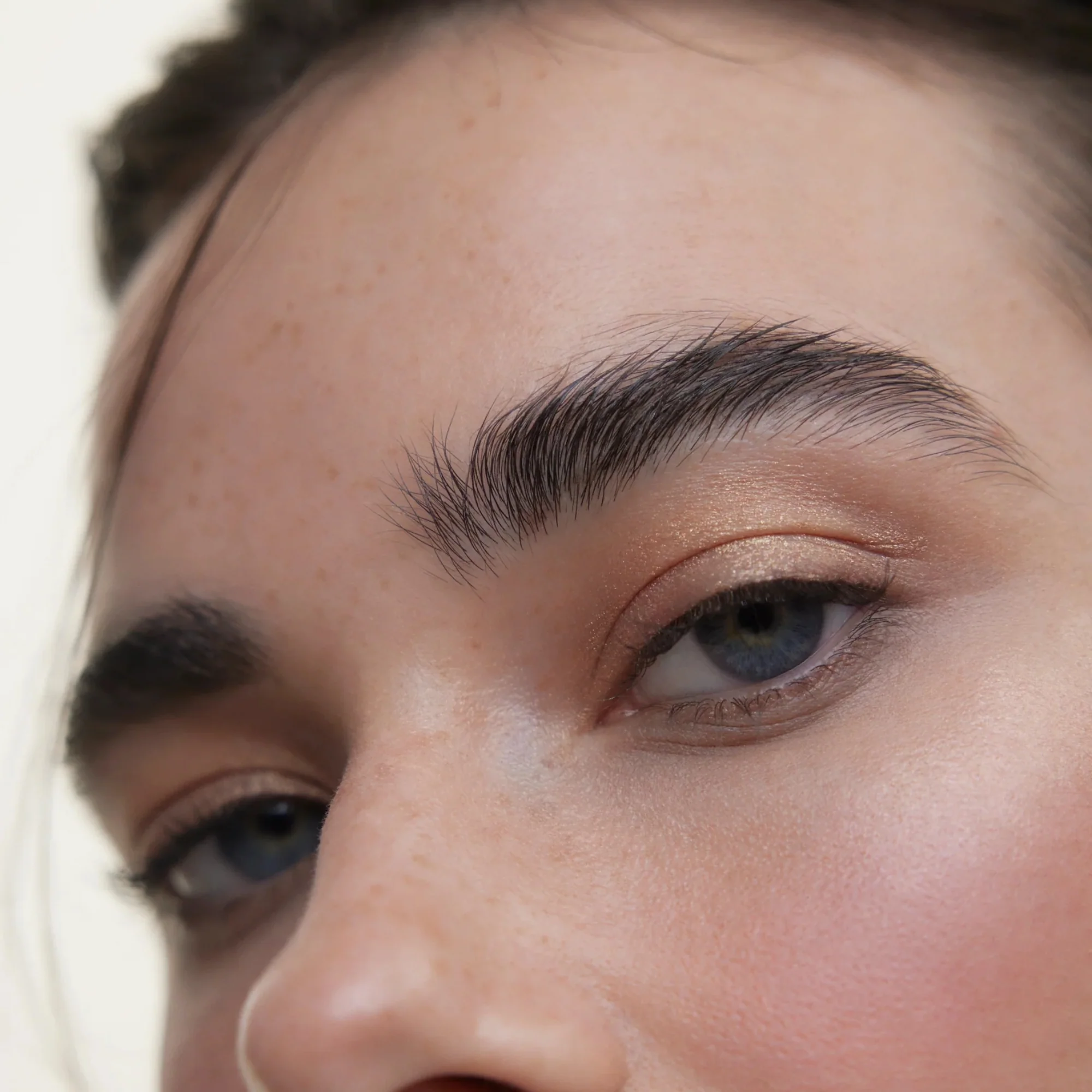 Wonderblush La Lumière Liquid Eye Shadow - Image 14