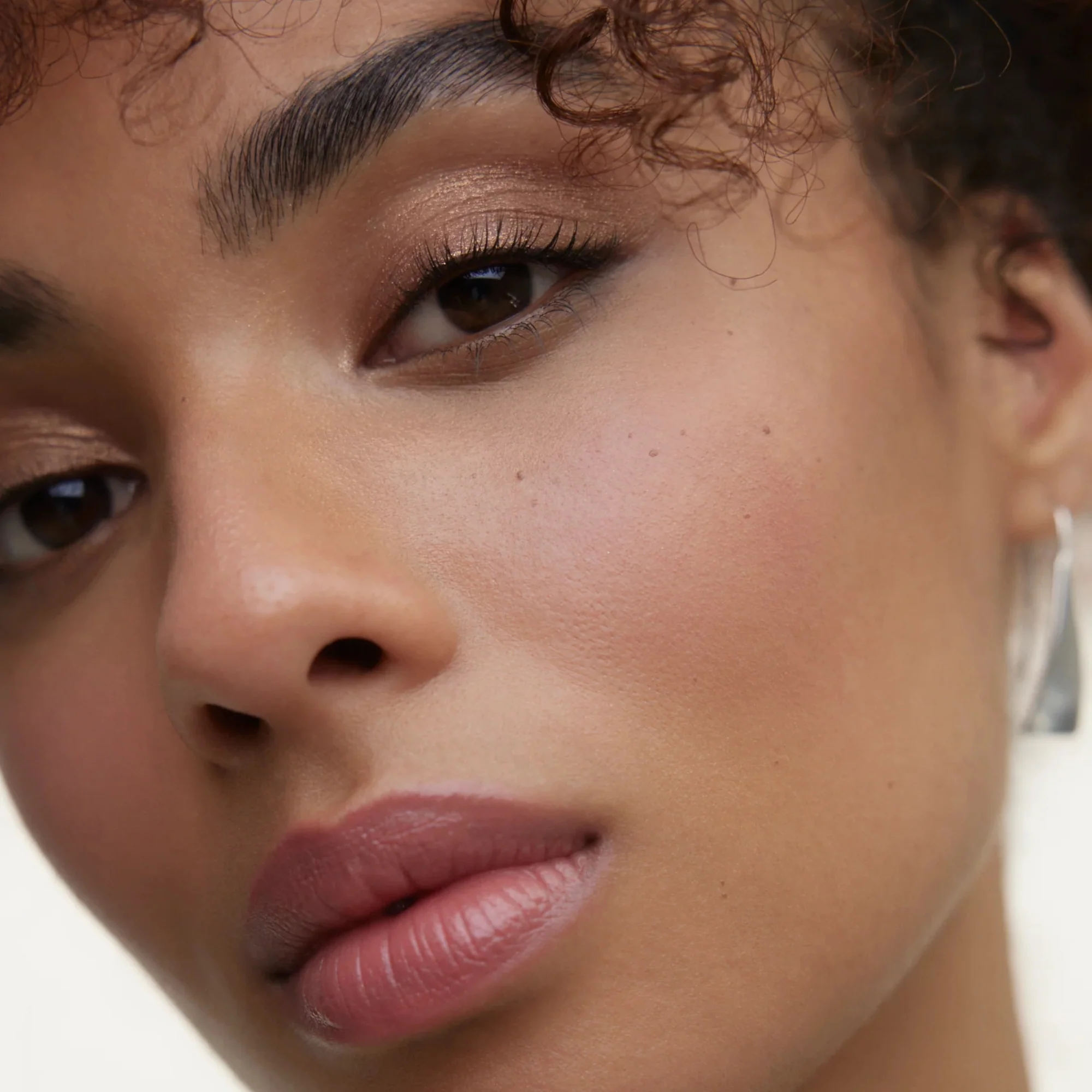 Wonderblush La Lumière Liquid Eye Shadow - Image 27